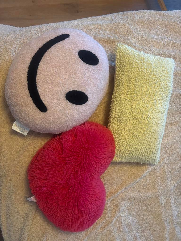 Kleurrijke kussens - Hart, Smiley, Rechthoek, Ophalen, Zo goed als nieuw, Overige kleuren, Hartvormig