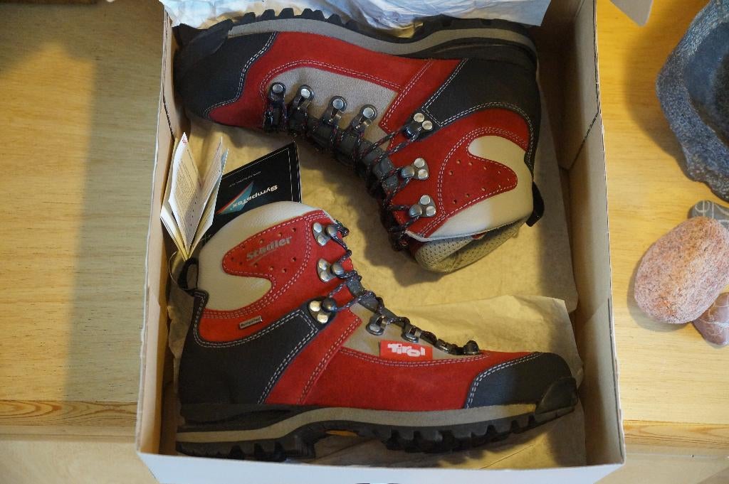 Stadler wandelschoenen maat 39 Nieuw in doos €289,-, Ophalen of Verzenden, Nieuw, Rood, Sneakers of Gympen