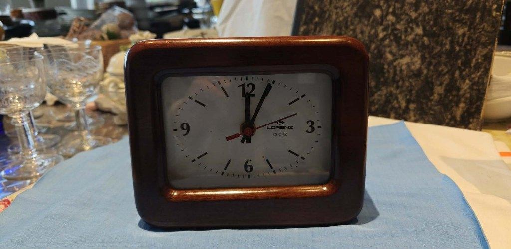 tafelklok Lorenz Quartz vintage houten rand, Huis en Inrichting, Woonaccessoires | Klokken, Ophalen of Verzenden, Gebruikt, Analoog