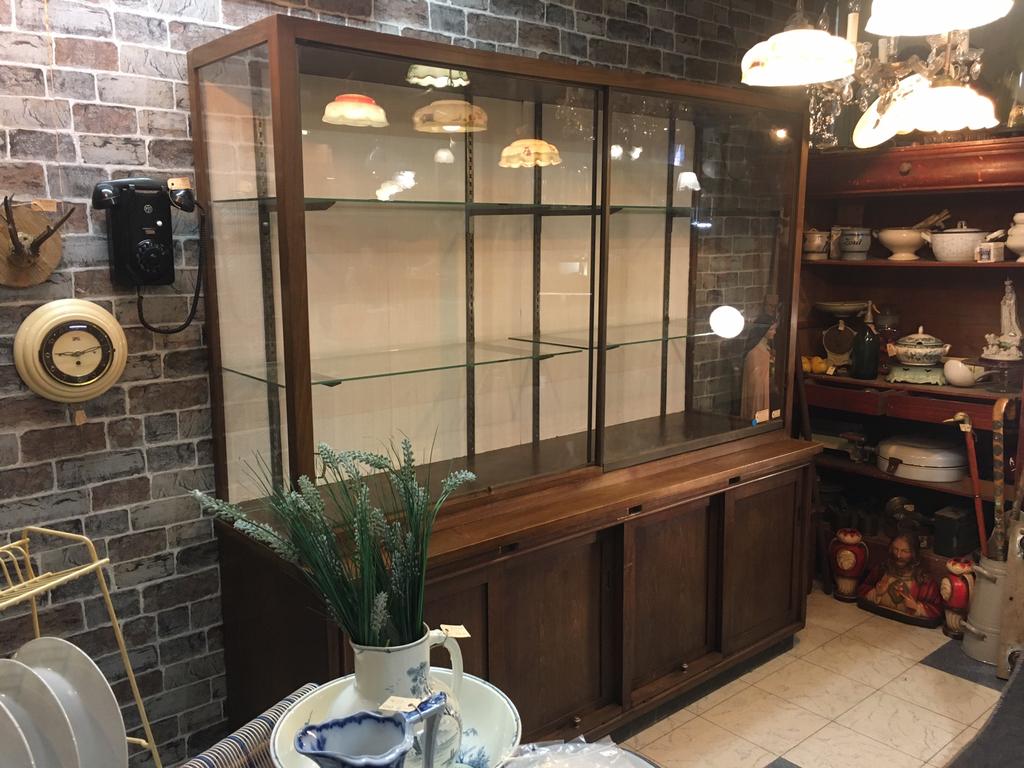 Authentiek winkelinterieur/inrichting vitrinekast vitrine, Ophalen