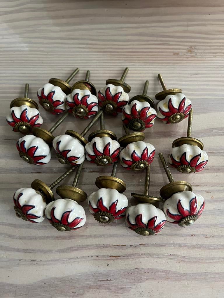 Set van 15 vintage keramische kastknoppen, Hobby en Vrije tijd, Kralen en Sieraden maken, Ophalen of Verzenden, Gebruikt, Bedel
