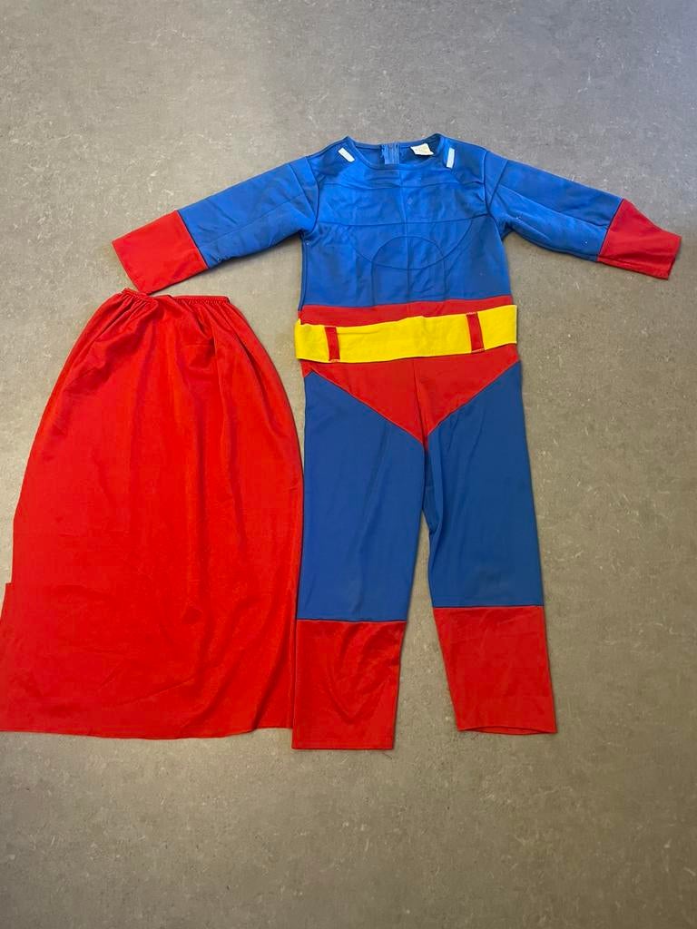 Superman pak, Kinderen en Baby's, Carnavalskleding en Verkleedspullen, Ophalen of Verzenden, Gebruikt, 122 t/m 128, Jongen of Meisje