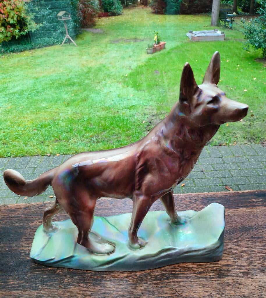 Duitse herdershond. Geglazuurde keramiek. 37x40x13., Ophalen