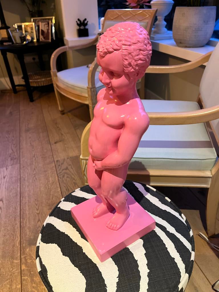Manneken Pis beeld felroze gemaakt van polyserin artistiek, Verzamelen, Beelden en Beeldjes, Ophalen of Verzenden