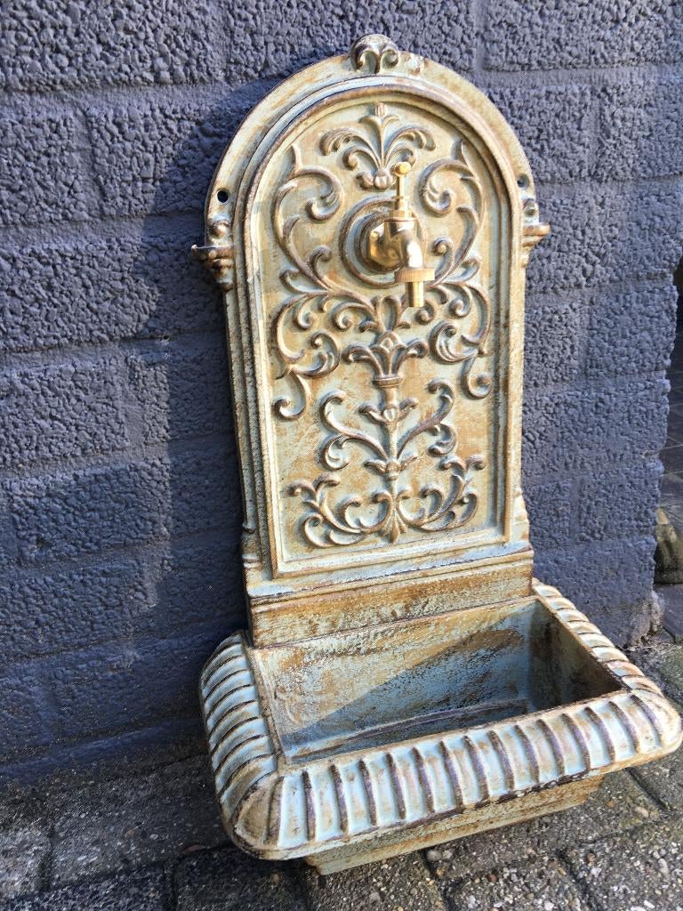 Wandfontein, wasbak gietijzer groen-rust., Ophalen of Verzenden, Gietijzer, Fontein