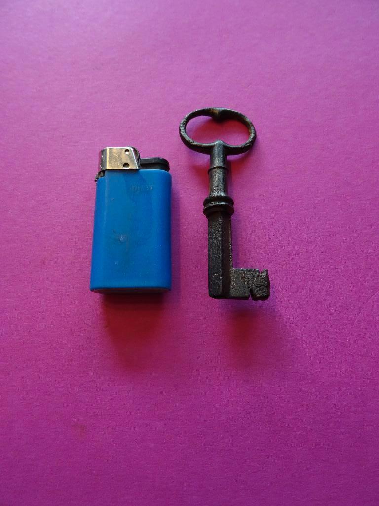 aparte antieke sleutel met ruit pijp sleutels slot sloten, Antiek en Kunst, Ophalen of Verzenden