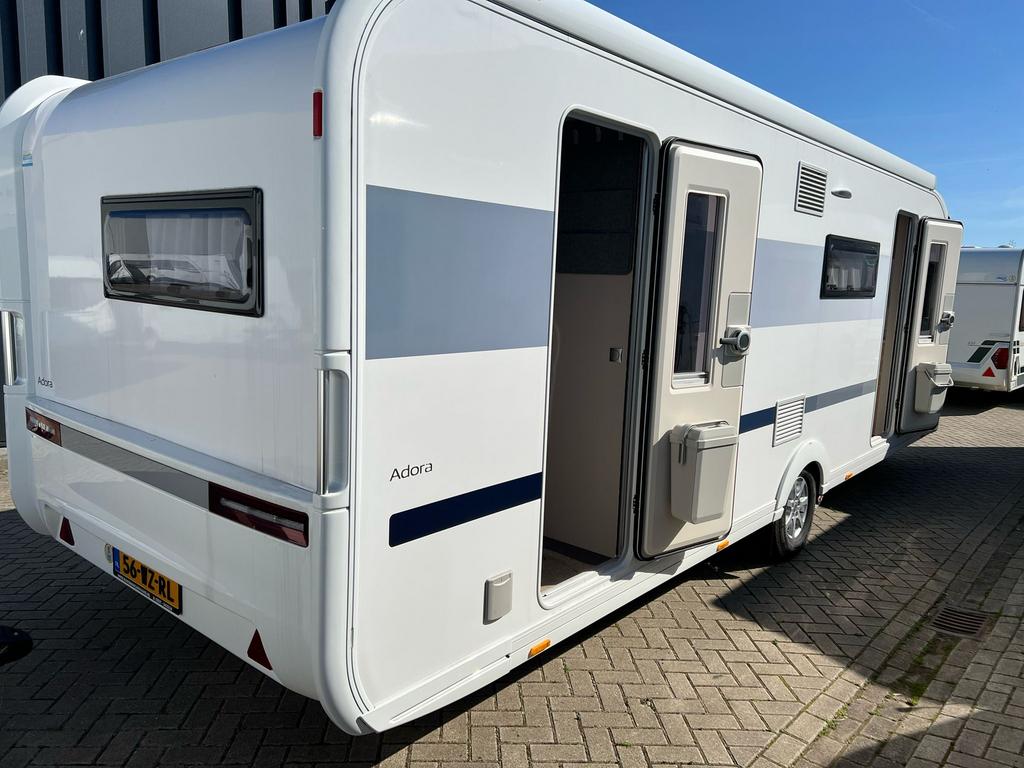 Adria Adora 673 PK, Dwarsbed, Rondzit, 7 tot 8 meter, Particulier