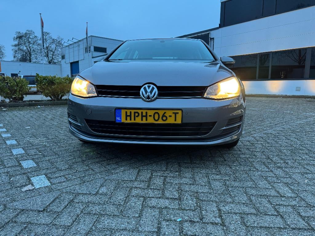 Volkswagen Golf 1.2 TSI 81KW 5D 2015 Grijs, Voorwielaandrijving, Stof, 4 cilinders, 610 kg