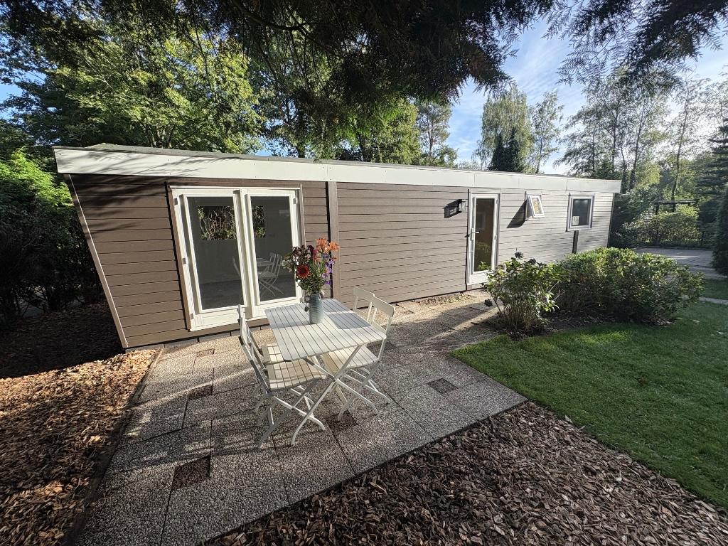 Te koop: Luxe chalet op de Veluwe – volledig gerenoveerd, In bos, Recreatiepark, Gelderland en Veluwe, 1 slaapkamer