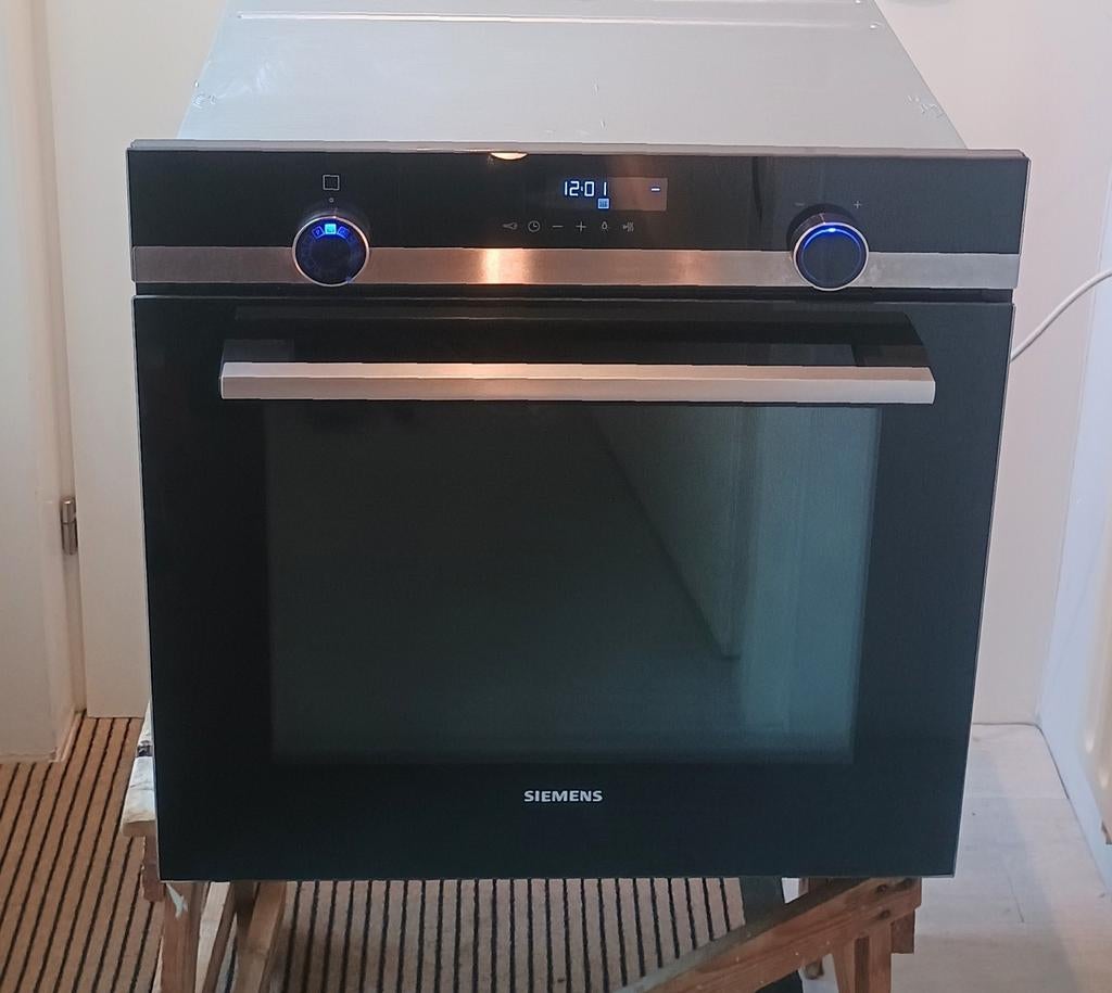 Siemens inbouw heteluchtoven met pyrolyse E-nr: HB578ABSO/49, 45 tot 60 cm, Gebruikt, Verzenden, Oven met grill