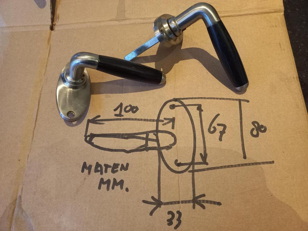 1set deurklinken  chroom, messing venikkeld  zwartekruk 10E, Ophalen of Verzenden, Zo goed als nieuw, Koper of Messing, Klink of Kruk