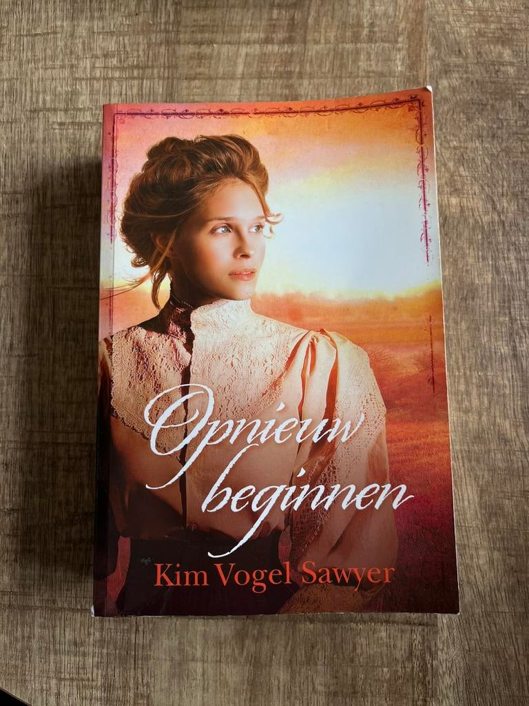 Boek; Opnieuw beginnen. Kim vogel-Sawyer, Ophalen of Verzenden, Zo goed als nieuw, Nederland