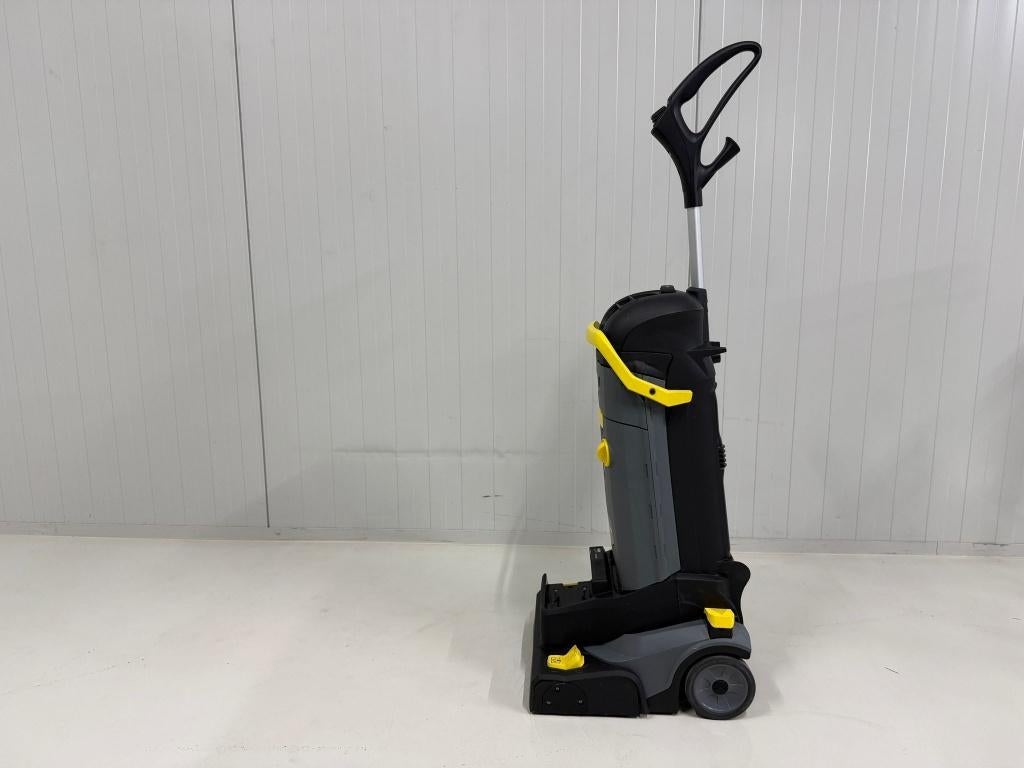 KARCHER SCHROB-/ ZUIGMACHINE BR 30/4 C Bp, Ophalen of Verzenden, Zo goed als nieuw, Schrobmachine