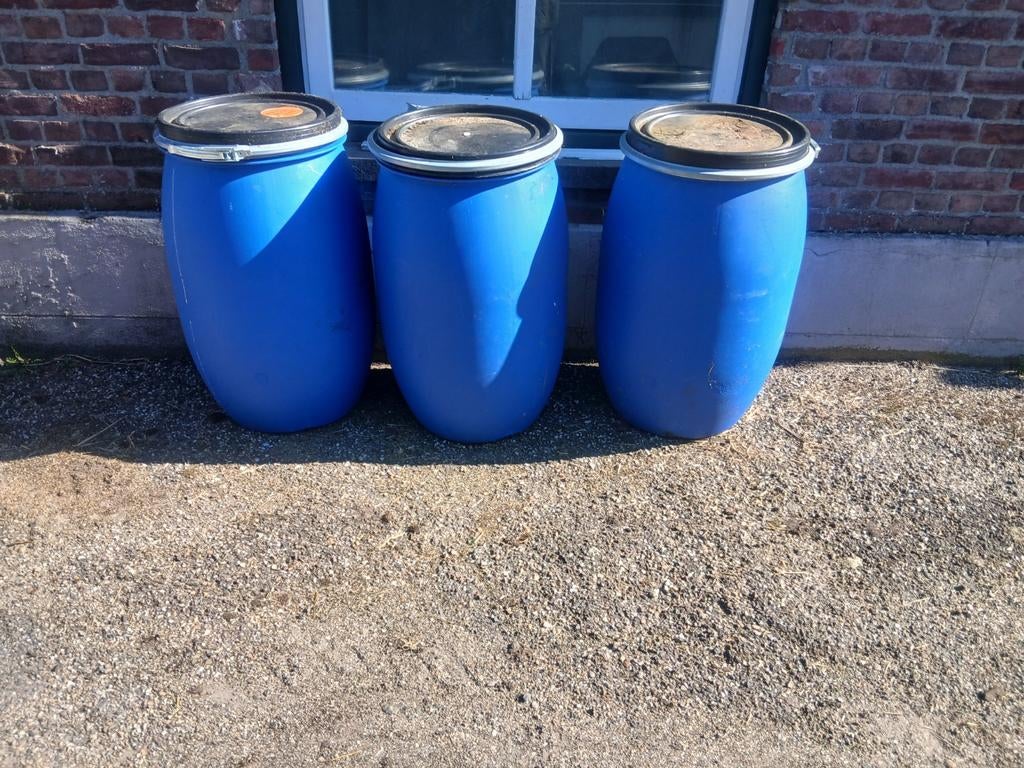 Blauwe vaten regenton voerton, 150 liter of meer, Ophalen, Zo goed als nieuw, Kunststof