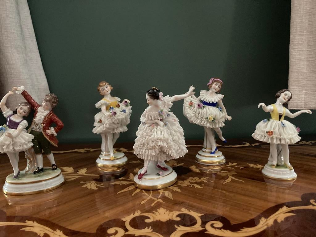 Volkstedt muller porselein beeldjes met kant prachtstukken!, Ophalen