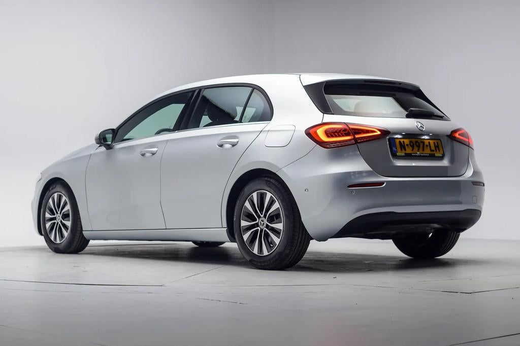 Mercedes-Benz A-Klasse 180 Business Solution Aut. [ Widescre, 136 pk, Gebruikt, 4 cilinders, Bedrijf