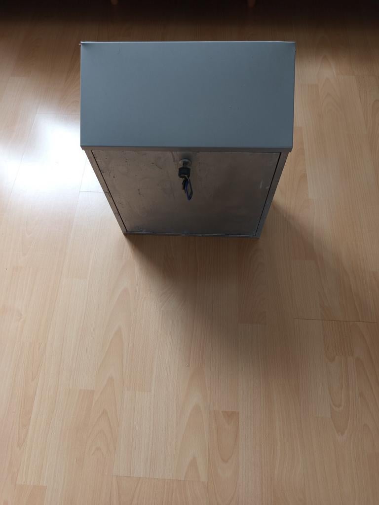 Grijze brievenbus met sleutel, Ophalen of Verzenden