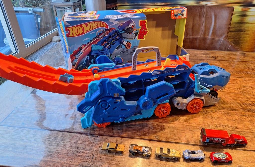 Hotwheels Dino Racebaan en opbergkoffer, Ophalen of Verzenden, Gebruikt