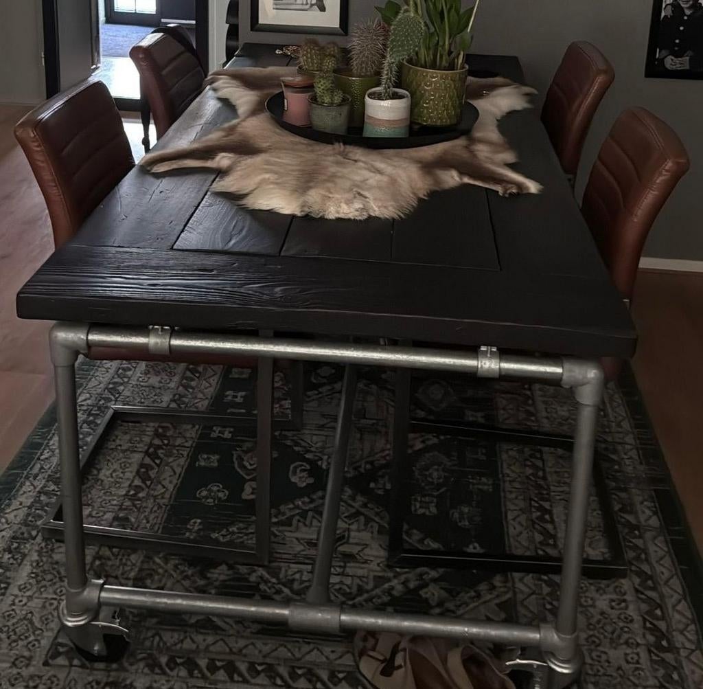 Industriële Eettafel Jorg, Ophalen of Verzenden, Zo goed als nieuw, 4 tot 6 stoelen