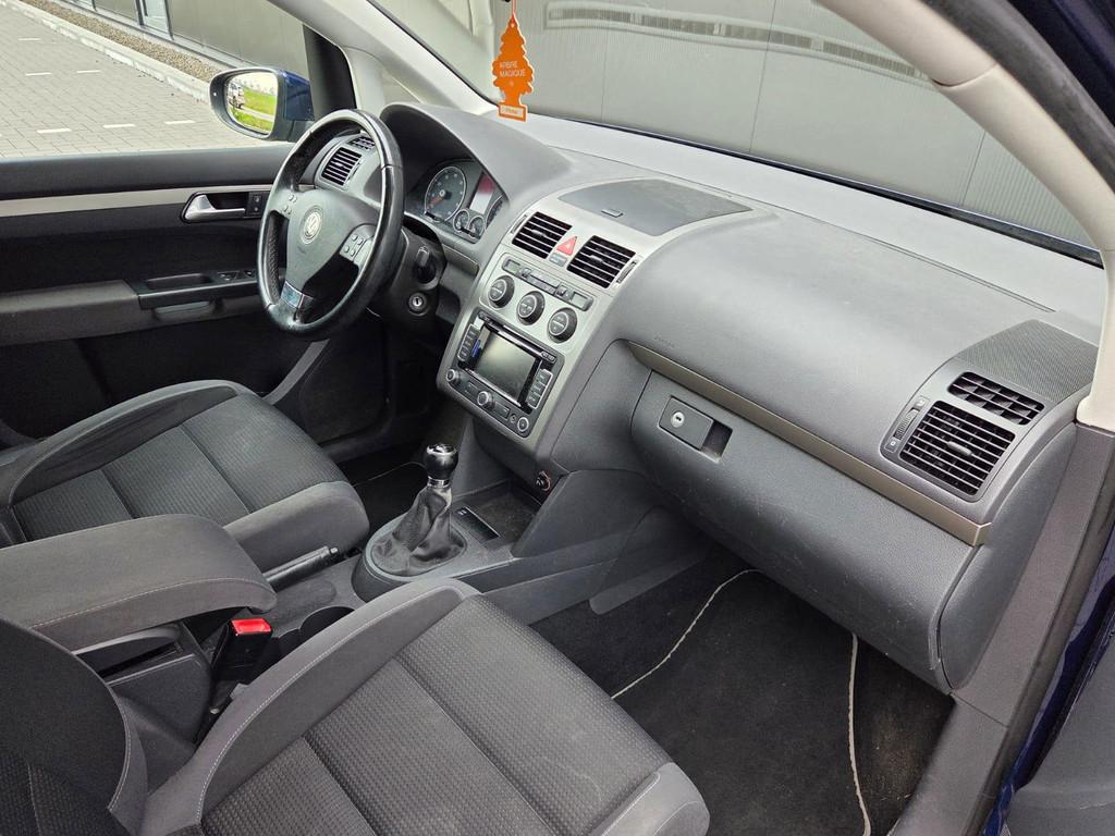 Volkswagen Touran 1.6 Trendline, Voorwielaandrijving, Gebruikt, 4 cilinders, Blauw
