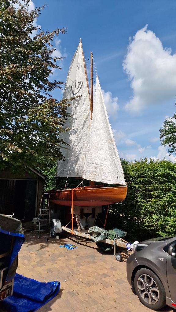 Klassieke houten zeilboot 16m2 - Trailer, zeilen en papieren, Watersport en Boten, Open zeilboten, Ophalen, Geen motor, Gebruikt