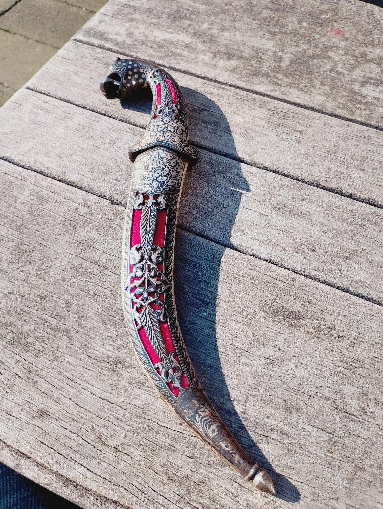 Antieke oosterse dolk met gedetailleerde slangen kop handva, Ophalen of Verzenden