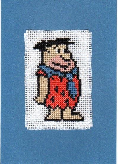 kaart met geborduurde Fred Flintstone (1347), Hobby en Vrije tijd, Kaarten | Zelfgemaakt, Ophalen of Verzenden, Nieuw, Overige thema's