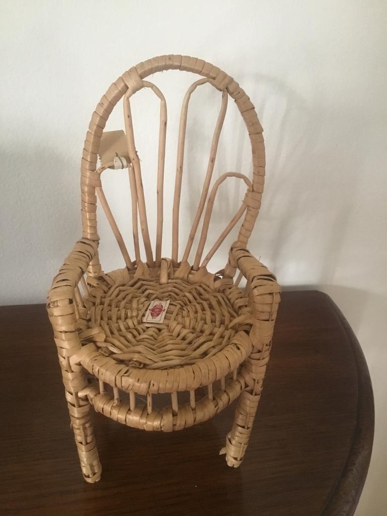 Poppenstoeltje, rotan-riet, retro vintage, Verzamelen, Ophalen of Verzenden, Gebruikt, Poppenhuis