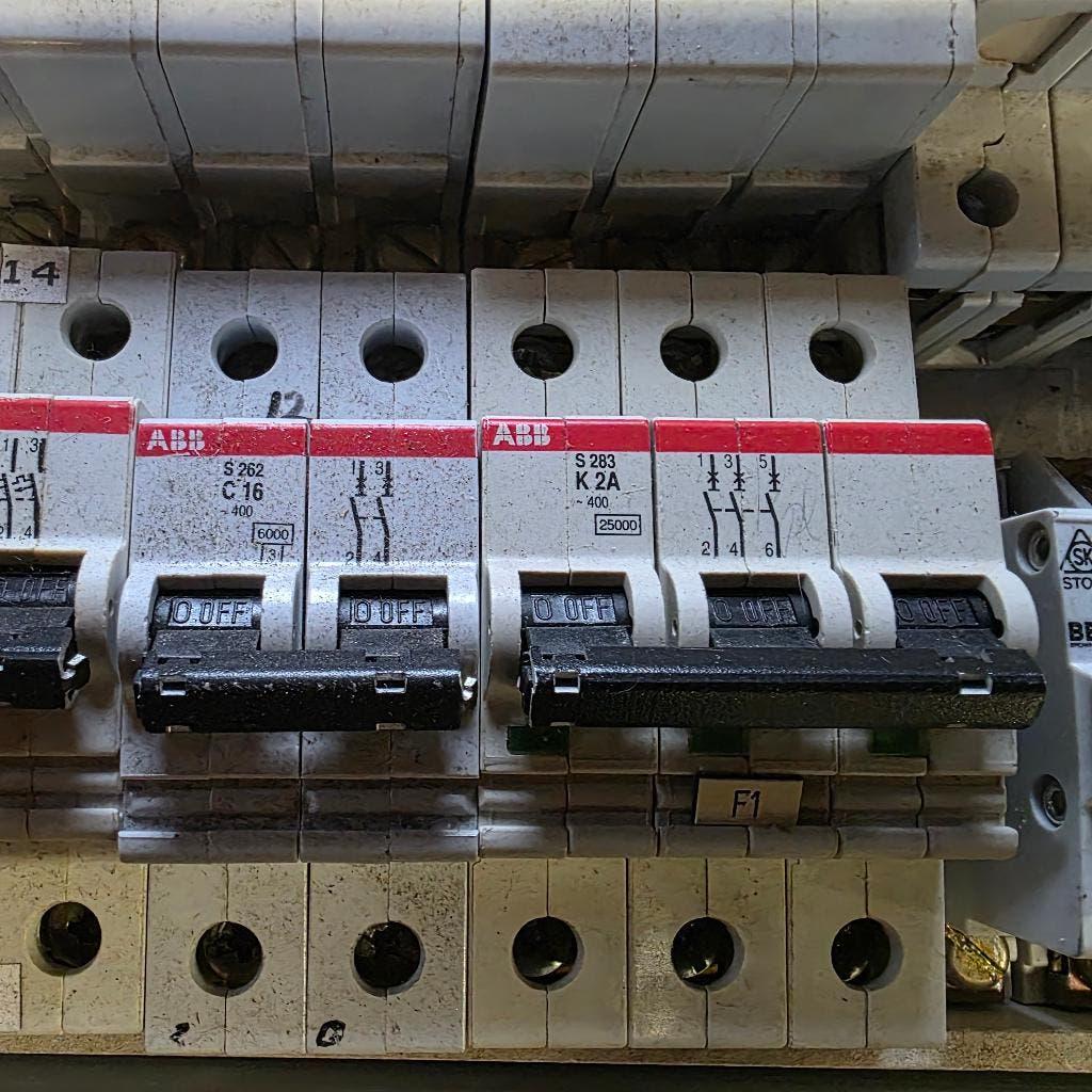 PARTIJ INSTALLATIEAUTOMATEN DIVERSE SOORTEN 230 VOLT, Ophalen of Verzenden, Gebruikt