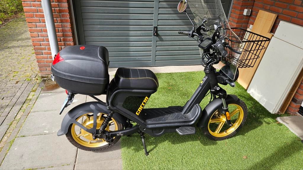 AGM Goccia elektrische scooter - 2 accu's, 2022, 2100 km, Fietsen en Brommers, Snorfietsen en Snorscooters, Ophalen