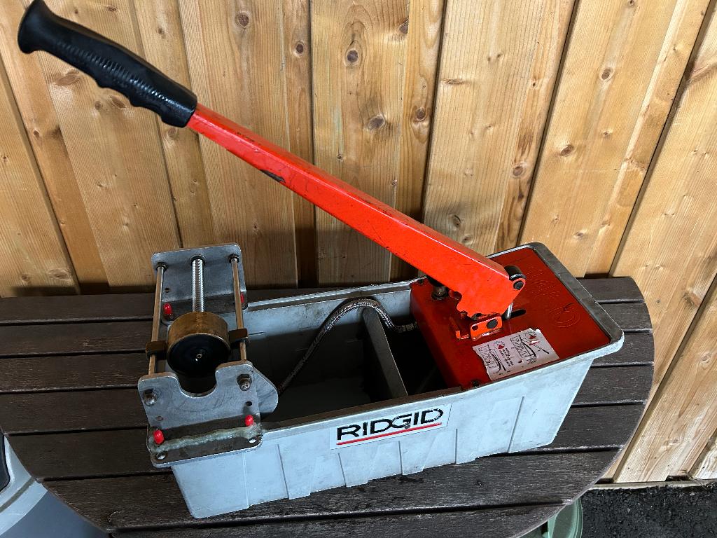 Ridgid persbak met Ajax klem, Doe-het-zelf en Verbouw, Ophalen, Gebruikt