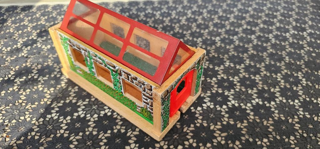 Thomas de trein Hout Glazen Remise, Ophalen of Verzenden, Zo goed als nieuw