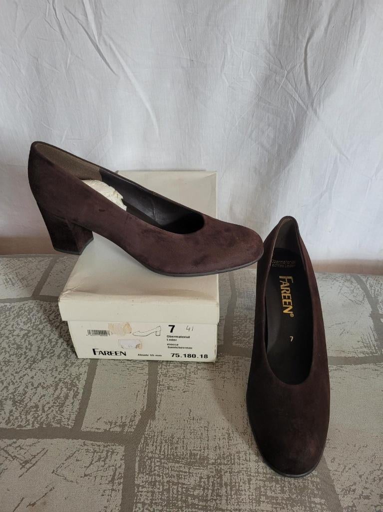 NIEUWE bruine leren pumps. Mt 7 (41) Merk Fareen, Kleding | Dames, Schoenen, Nieuw, Pumps, Bruin, Ophalen of Verzenden