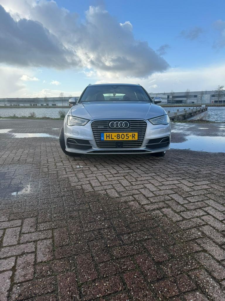 Audi A3 1.4 Tfsi 204pk E-tron Phev S Tronic 2015 Grijs, 4 cilinders, Hybride Elektrisch/Benzine, 149 pk, Zilver of Grijs