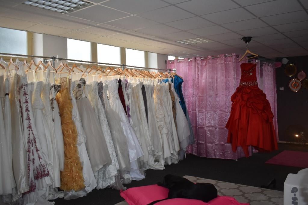 trouwjurk, bruidsjurk, (en) gevraagd voor goede doelen, Ophalen of Verzenden, Zo goed als nieuw, Overige kleuren, Trouwjurk