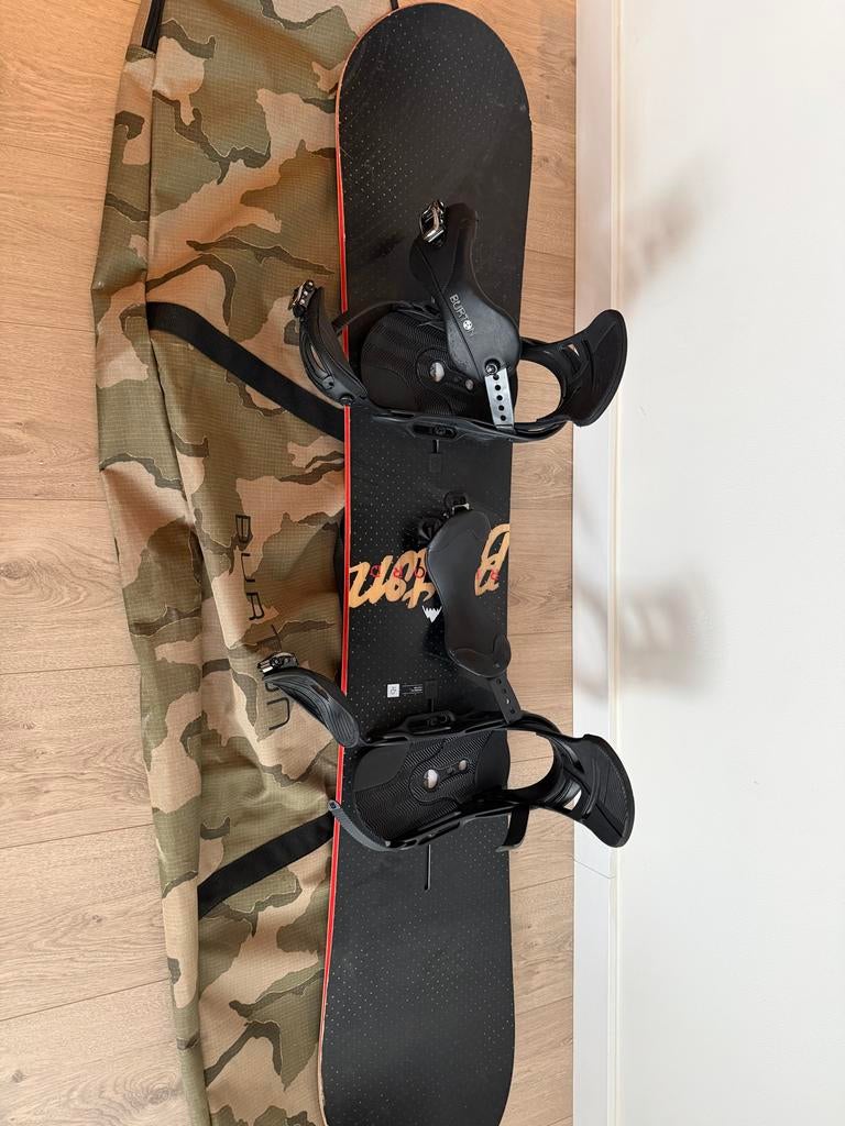 Burton Snowboard 157 - Ripcord Flat Top + Burton Boardbag, Sport en Fitness, Snowboarden, Ophalen, Gebruikt, Board