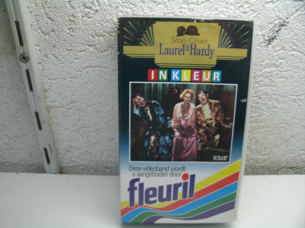 vhs 77a laurel & hardy in kleur, Cd's en Dvd's, VHS | Kinderen en Jeugd, Alle leeftijden, Ophalen of Verzenden, Zo goed als nieuw