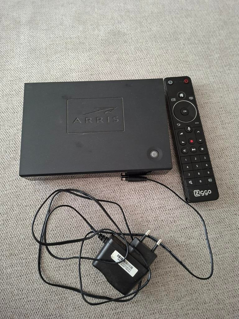 Arris VIP2952 V2 digitale tv ontvanger Ziggo, Ophalen of Verzenden, Zo goed als nieuw, Decoder