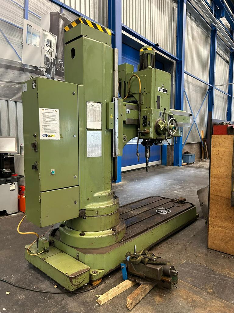 Kovosvit radiaal kolomboor machine, Ophalen, Zo goed als nieuw, Kolomboormachine