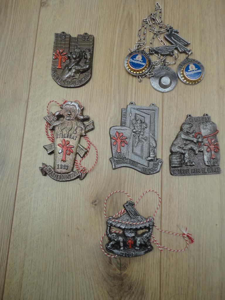 Diverse Kielegat Oranjeboom emblemen verschillende jaren, Ophalen of Verzenden, Zo goed als nieuw, Overige typen, Oranjeboom