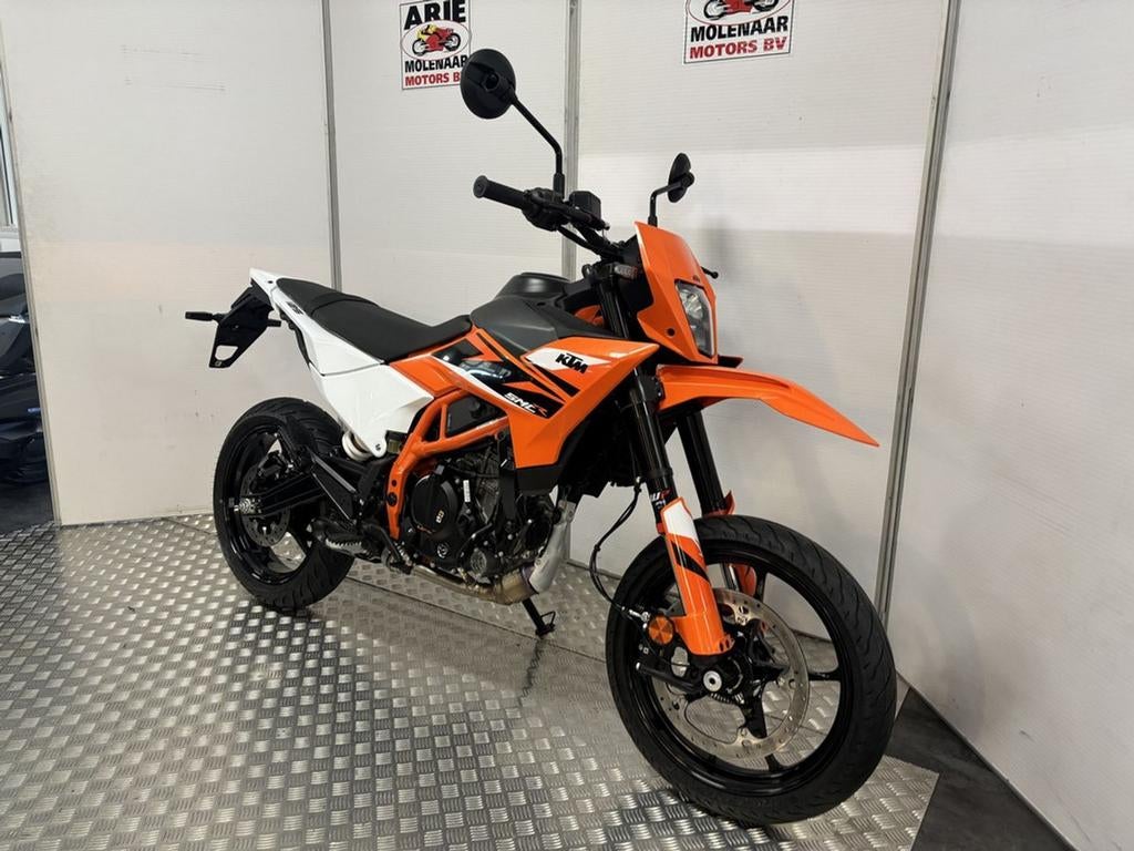 KTM 125 SMC R (bj 2025) - foto 2