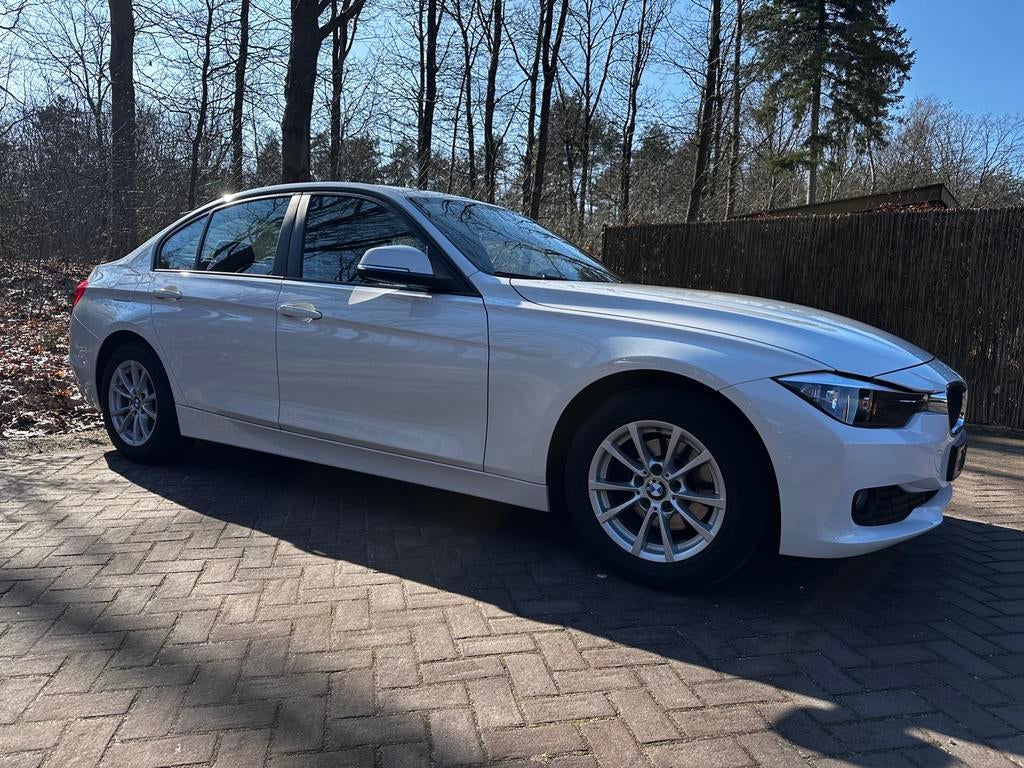 BMW 3-Serie 316i 2012 Airco/Cruise/Elekramen/Pdc/Trekh/Nap, Auto's, BMW, 1360 kg, Euro 5, Zwart, 4 cilinders