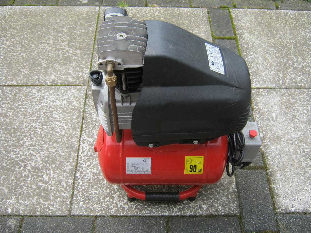 te koop lichtgewicht compressor, Ophalen, 6 tot 10 bar, Zo goed als nieuw, Minder dan 200 liter/min