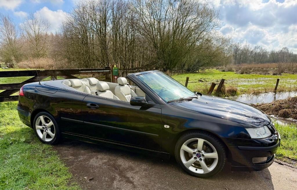 Saab 9-3 2.0 T Cabrio AUT 2004 Zwart, Auto's, Saab, 1998 cc, 4 cilinders, Cabriolet, 4 stoelen