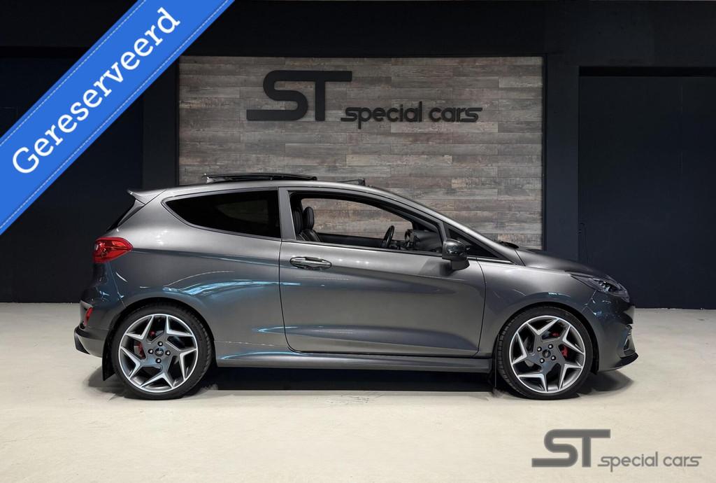 Ford Fiesta 1.5 ST-3 Performance Pack|Pano|REVO Kit, Auto's, Ford, Voorwielaandrijving, Met garantie (alle), Bedrijf, Handgeschakeld