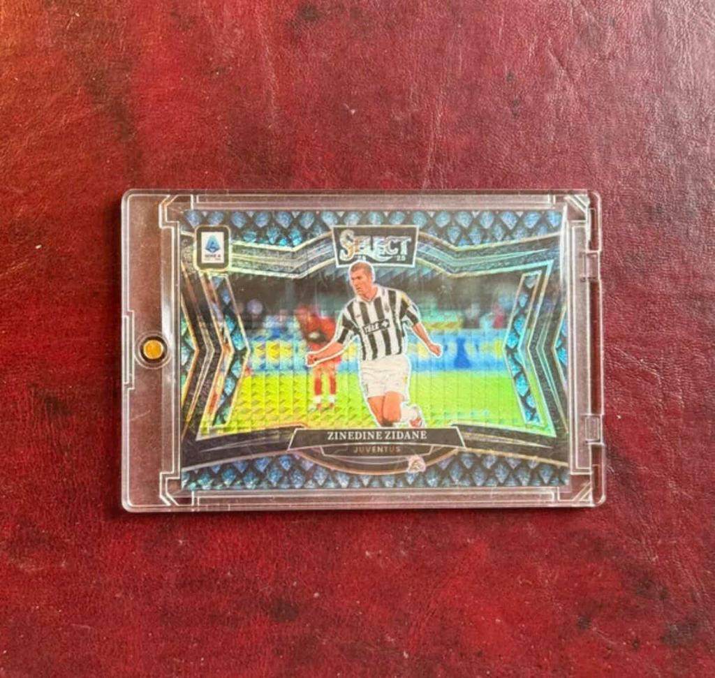 Zinedine Zidane Juventus Select Dragon Scale /18, Ophalen of Verzenden, Zo goed als nieuw, Buitenlandse clubs, Spelerskaart