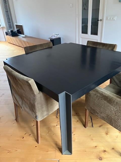 Uluwatu eettafel merk Linteloo, Ophalen, Gebruikt, Vier personen, Robuust