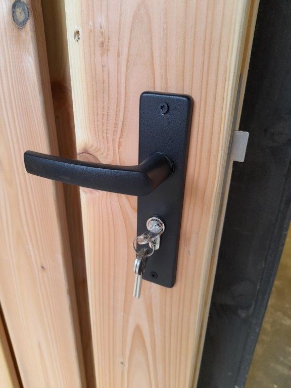 Poortdeur Douglas, met zwart stalen frame (*)