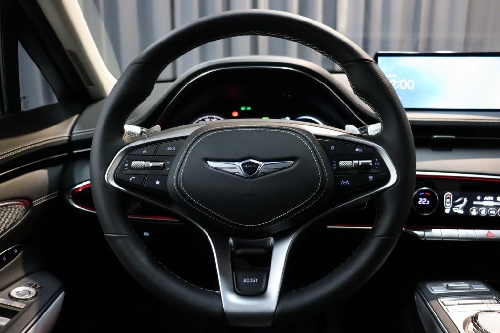 Genesis GV70 Panoramadak | Winterset | Adaptive Cruise Contr, 12 maanden, 0 cilinders, Gebruikt, Zwart