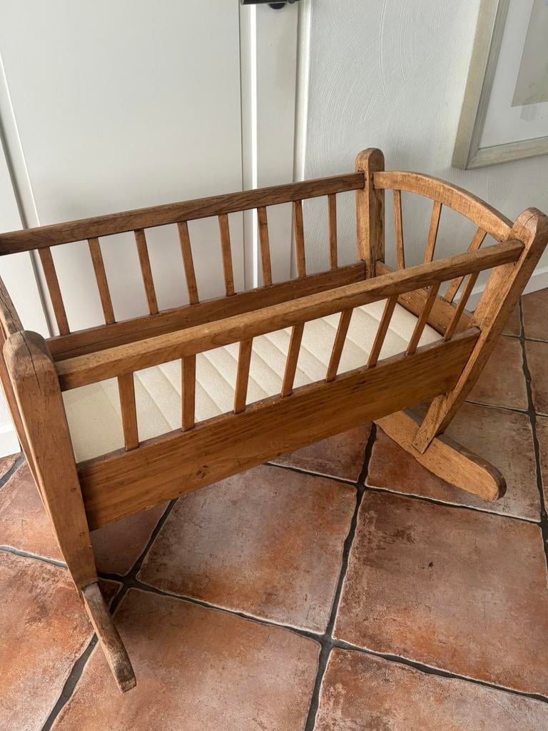 Massief houten schommelwieg, Ophalen of Verzenden, Zo goed als nieuw, Wieg